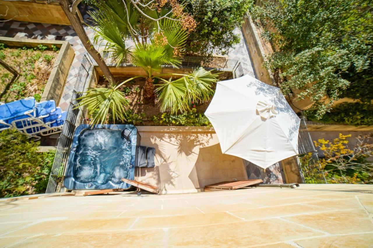 Getawaynpetto Private Duplex Maisonette With Jacuzzi Hot Tub Mgarr Exterior photo
